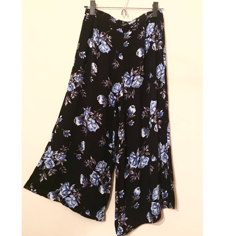 Forever 21 Cropped Wide Leg Floral Pants